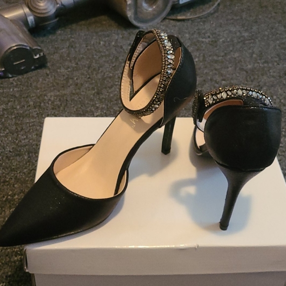Shoes - Picture 1 of 3